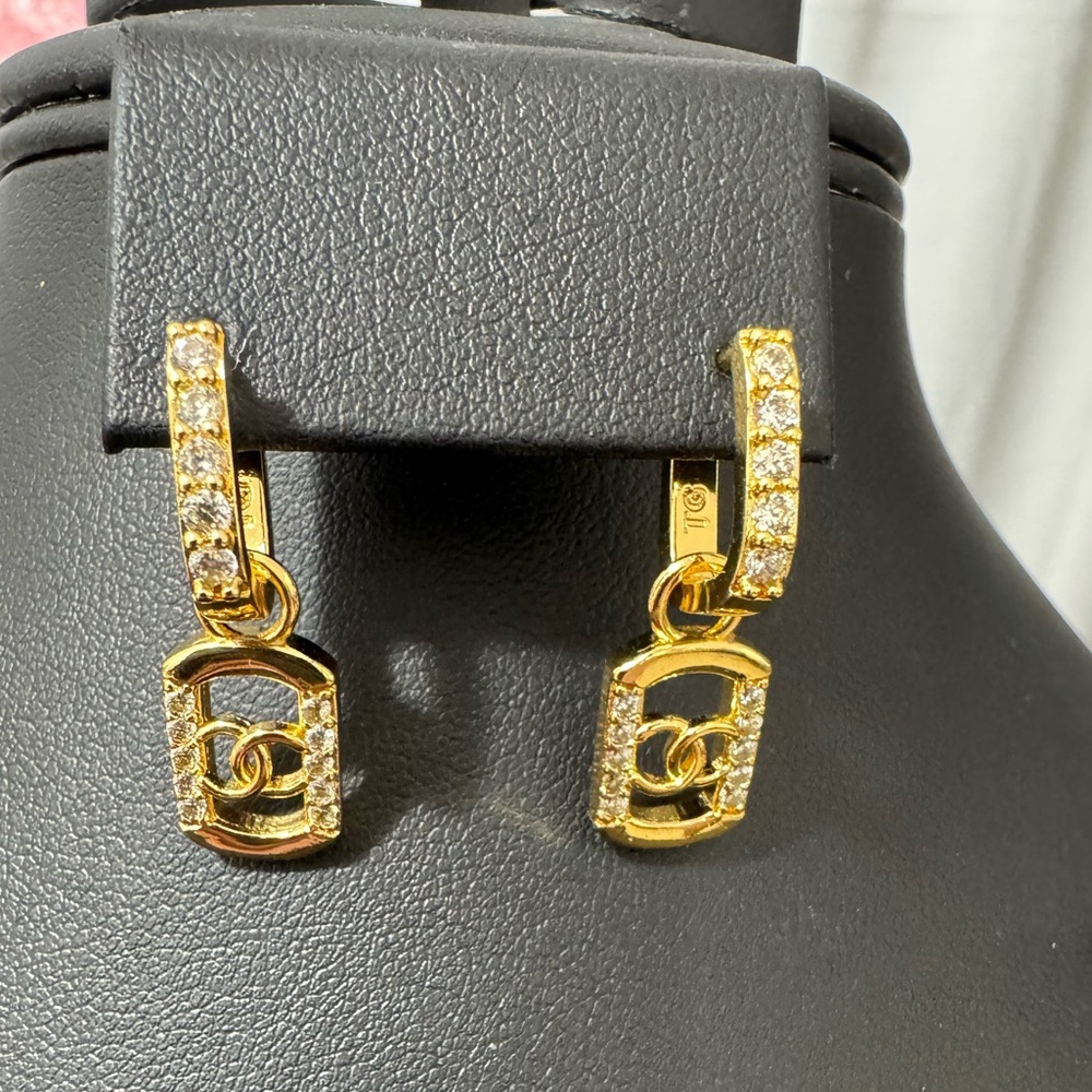 Beautiful huggy style earrings